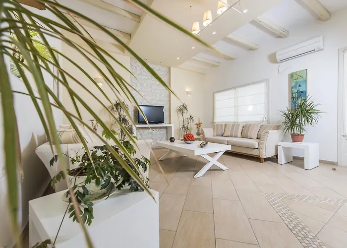 锡拉尼索斯酒店 2*