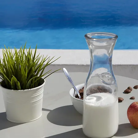Otel Nissos Thira 2*