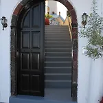 Hotel Nissos Thira 2*