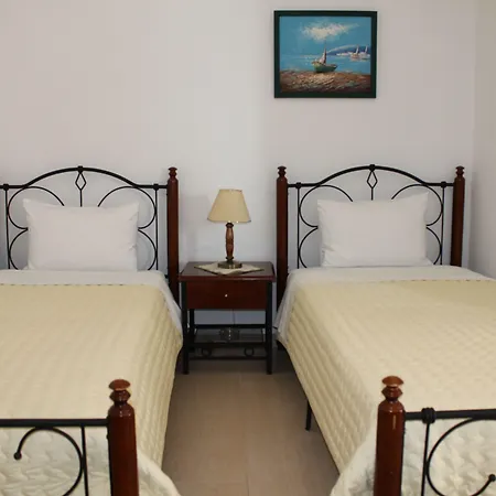 Nissos Thira فندق