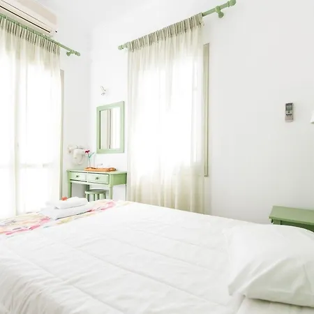 Nissos Thira Hotell 2*