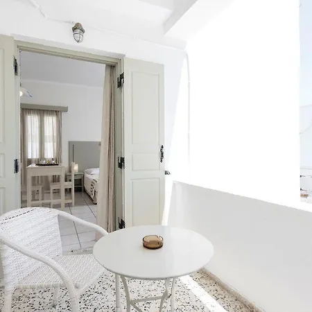 Hotell Nissos Thira 2*