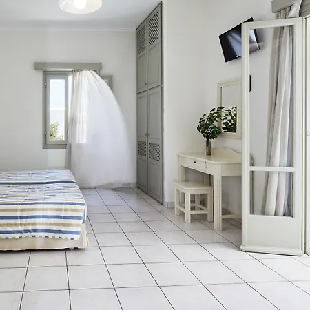 ニッソス　ティラ サントリーニ