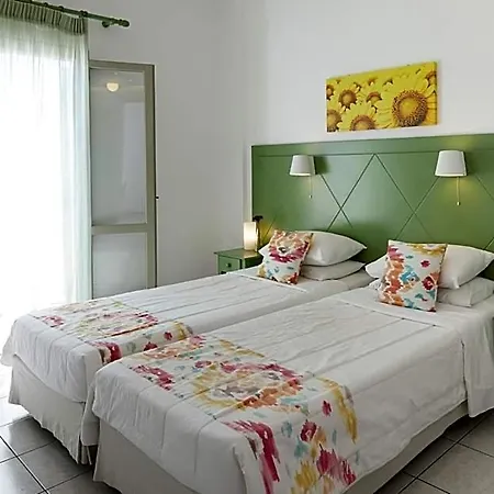 Otel Nissos Thira 2*