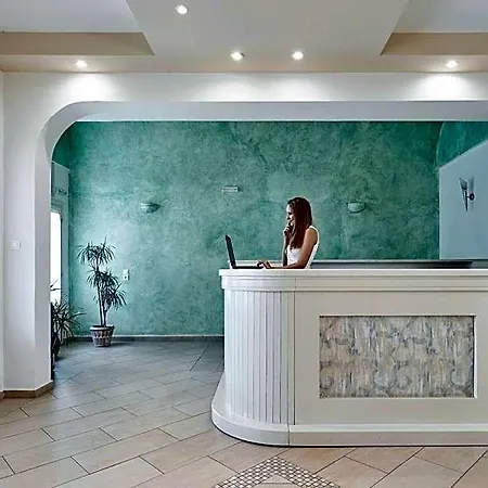 Nissos Thira Otel