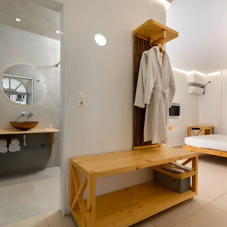 Nissos Thira Hotel