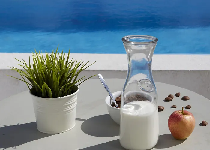 Hotel Nissos Thira 2*