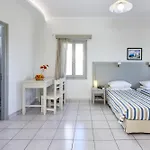 Hotell Nissos Thira 2*