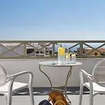 Hotell Nissos Thira 2*