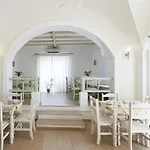 Nissos Thira Hotell 2*
