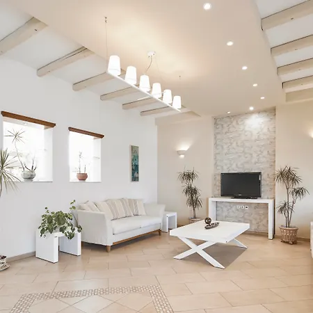 Nissos Thira Отель