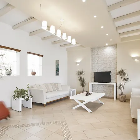 Nissos Thira 3* Тира