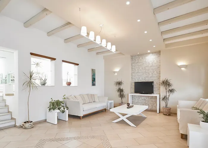 Nissos Thira فندق